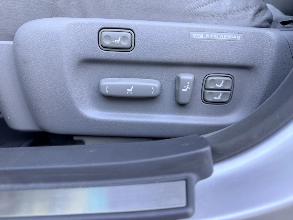 2006 Lexus LS 3rd Gen - Image 25 of 31
