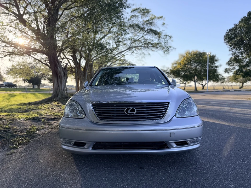 2006 Lexus LS 3rd Gen - Image 2 of 31