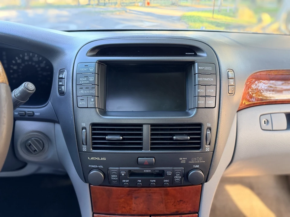 2006 Lexus LS 3rd Gen - Image 29 of 31