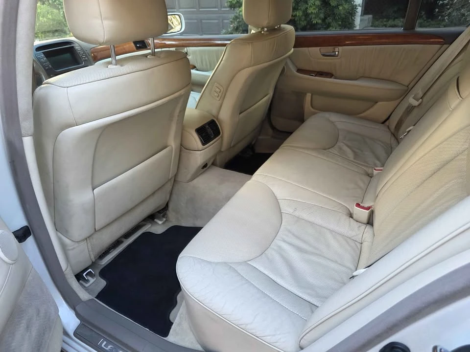 2006 Lexus LS 3rd Gen - Image 16 of 20