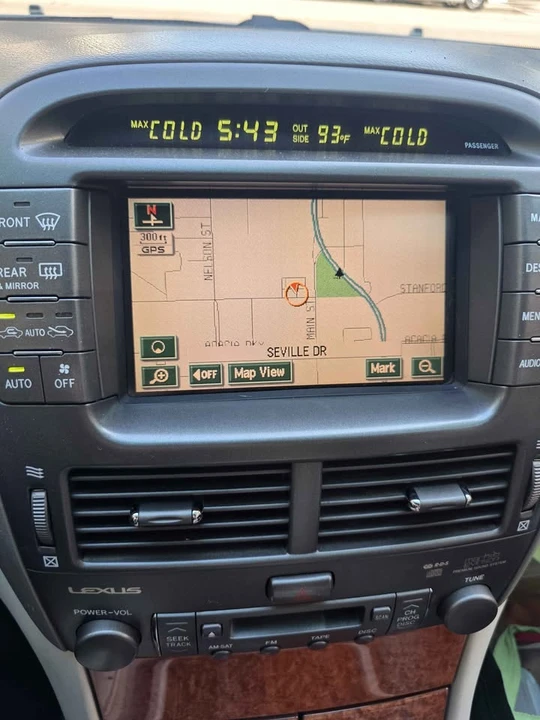 2006 Lexus LS 3rd Gen - Image 12 of 20