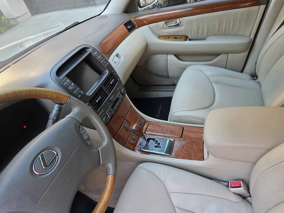 2006 Lexus LS 3rd Gen - Image 17 of 20