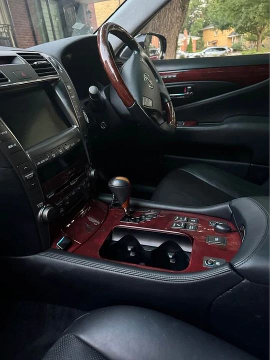 2006 Lexus LS 3rd Gen - Image 11 of 18