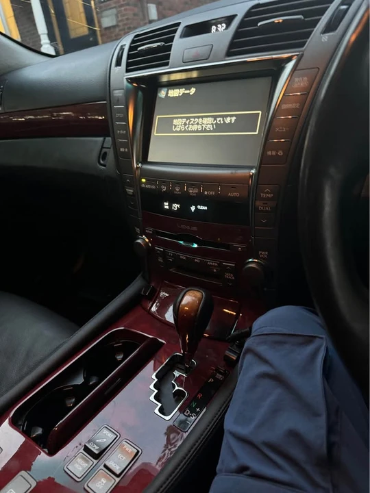 2006 Lexus LS 3rd Gen - Image 14 of 18