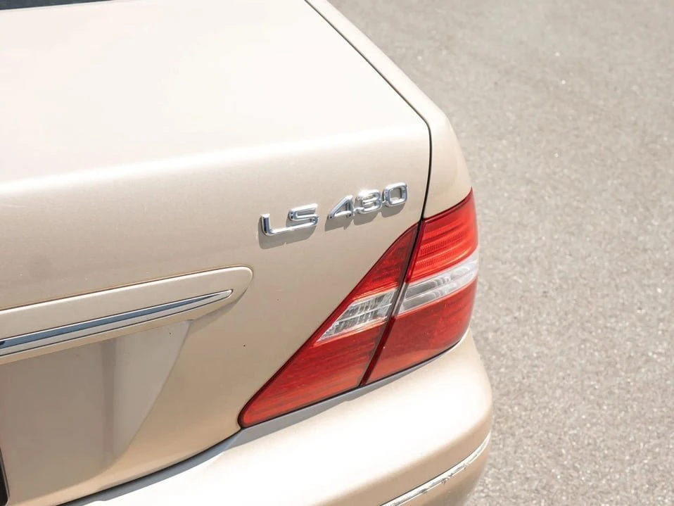 2006 Lexus LS 3rd Gen - Image 11 of 20