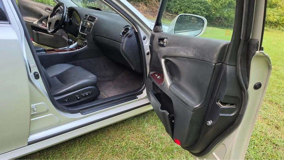 2006 Lexus LS 3rd Gen - Image 9 of 13