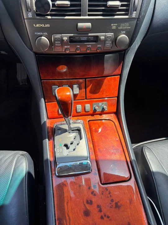2006 Lexus LS 3rd Gen - Image 15 of 20
