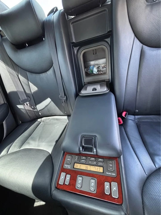 2006 Lexus LS 3rd Gen - Image 11 of 20