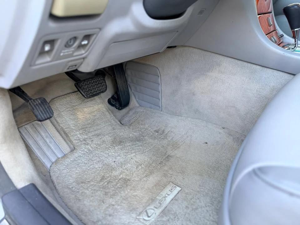 2006 Lexus LS 3rd Gen - Image 17 of 20