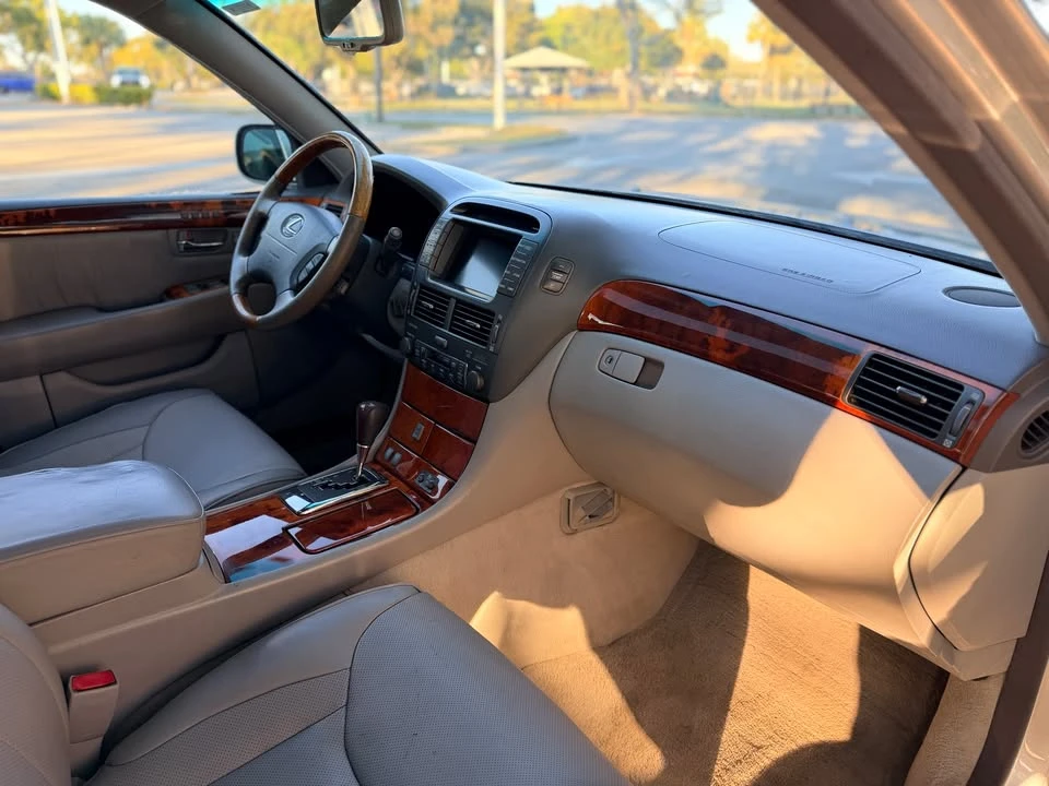 2006 Lexus LS 3rd Gen - Image 10 of 20