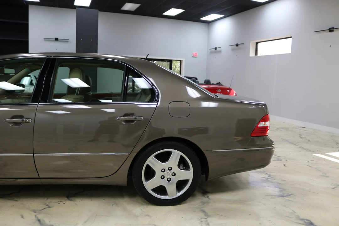 2006 Lexus LS 3rd Gen - Image 23 of 31