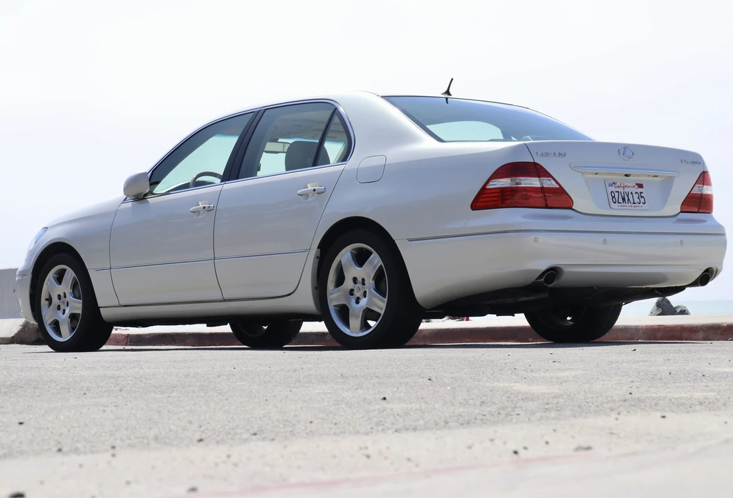 2006 Lexus LS 3rd Gen - Image 12 of 31