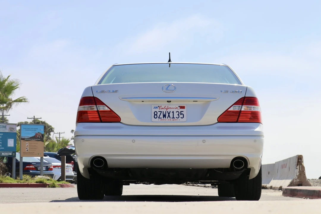 2006 Lexus LS 3rd Gen - Image 10 of 31