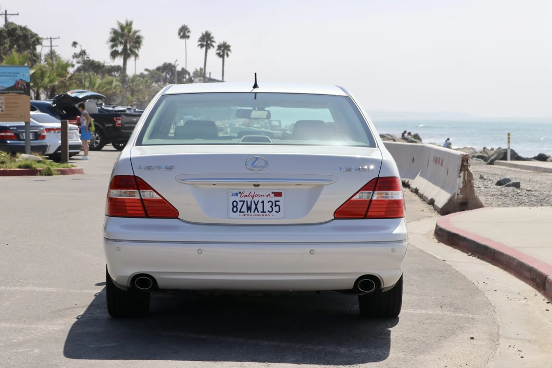 2006 Lexus LS 3rd Gen - Image 11 of 31