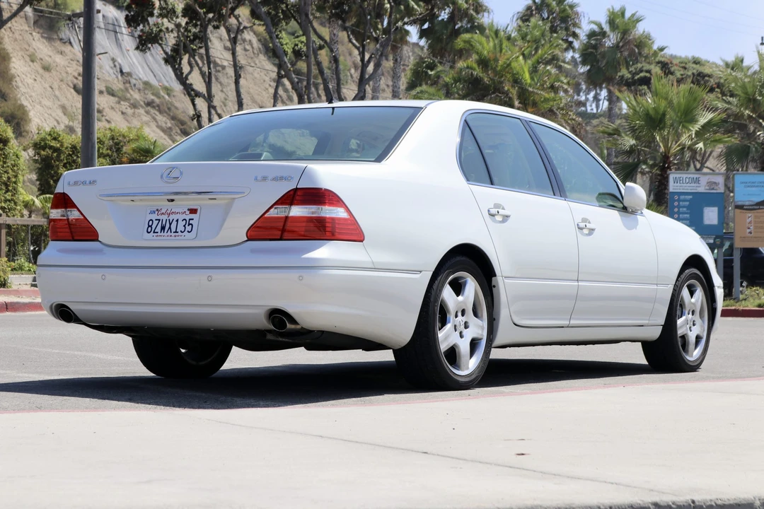2006 Lexus LS 3rd Gen - Image 9 of 31