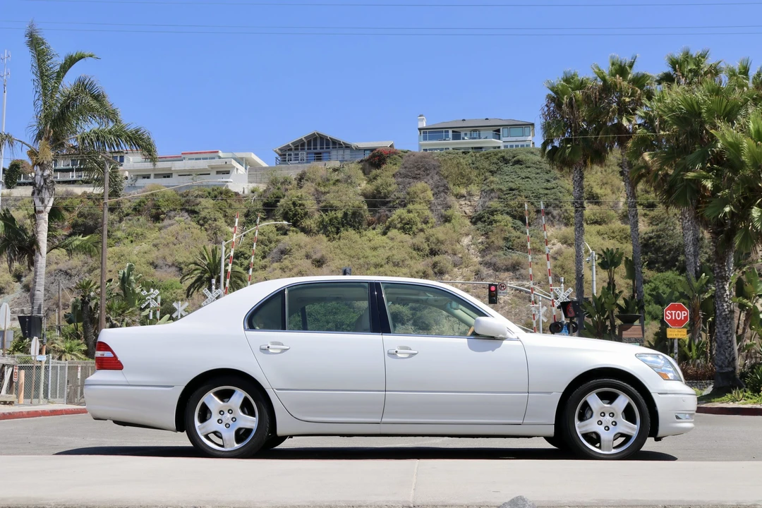 2006 Lexus LS 3rd Gen - Image 8 of 31