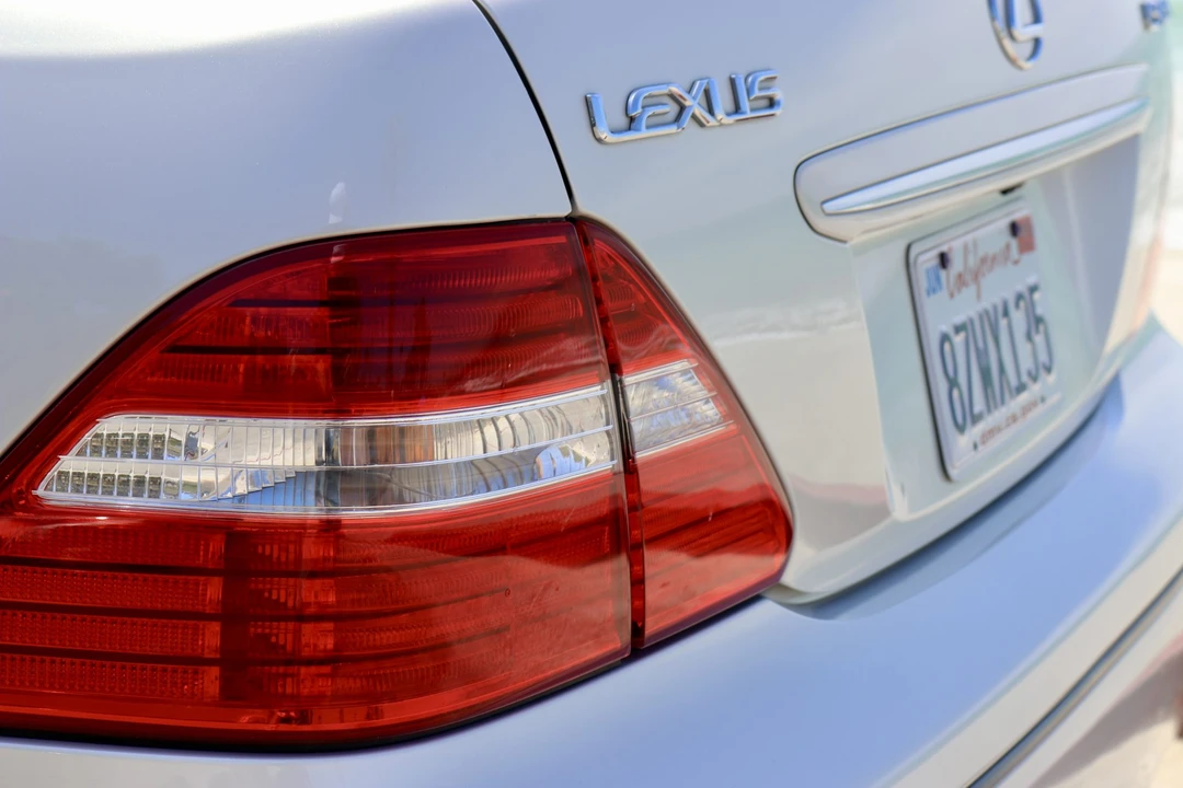 2006 Lexus LS 3rd Gen - Image 26 of 31