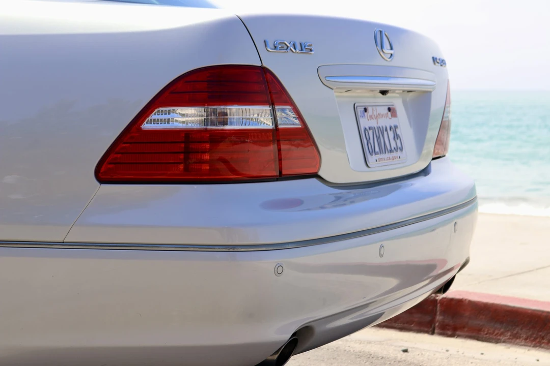 2006 Lexus LS 3rd Gen - Image 25 of 31