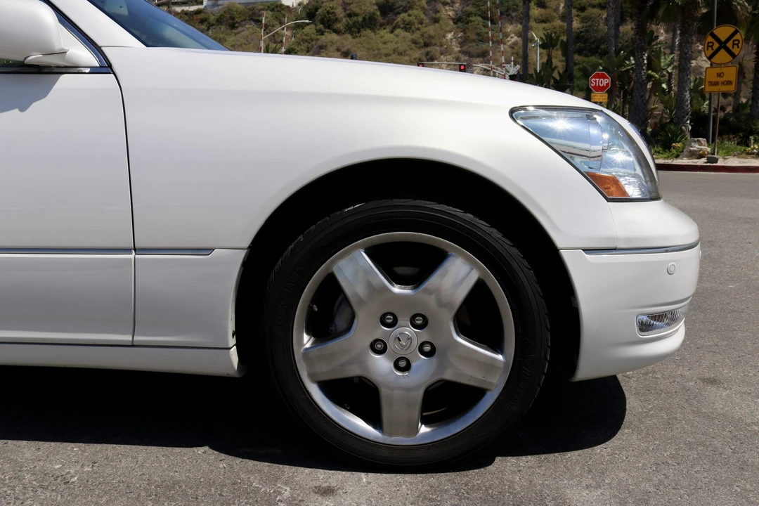 2006 Lexus LS 3rd Gen - Image 18 of 31