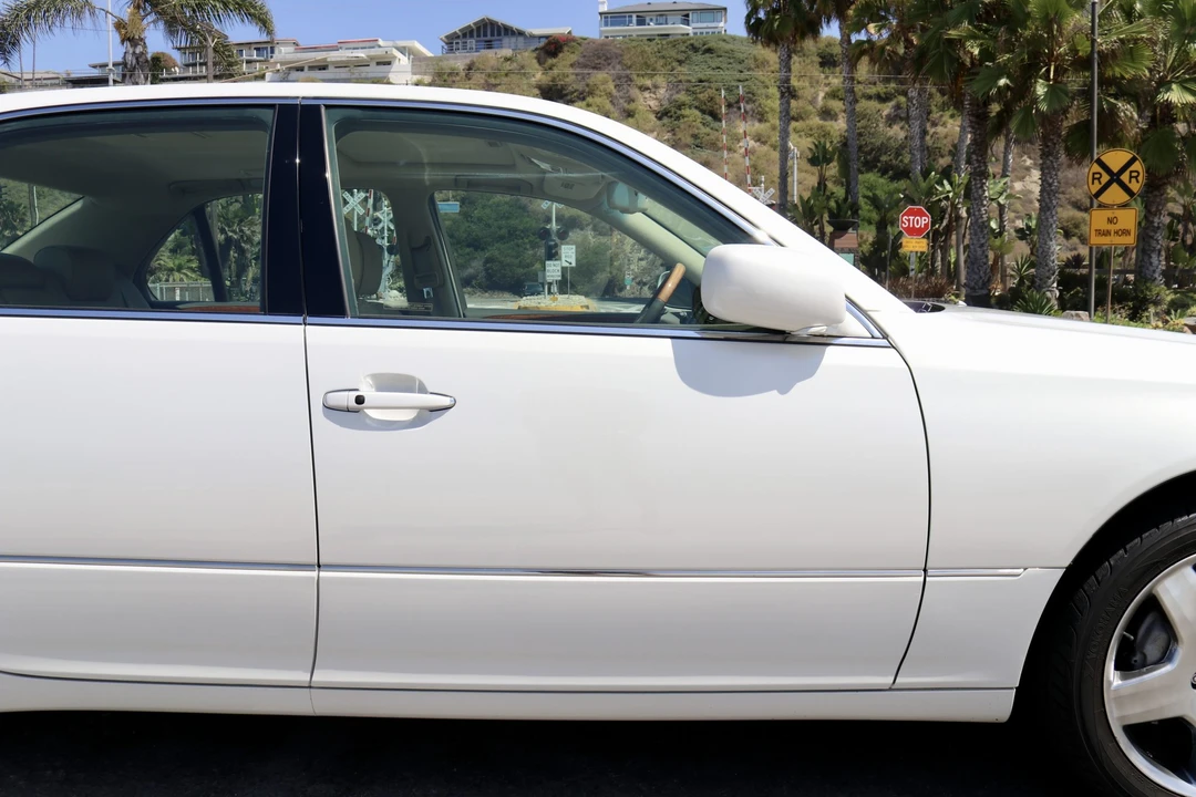 2006 Lexus LS 3rd Gen - Image 19 of 31