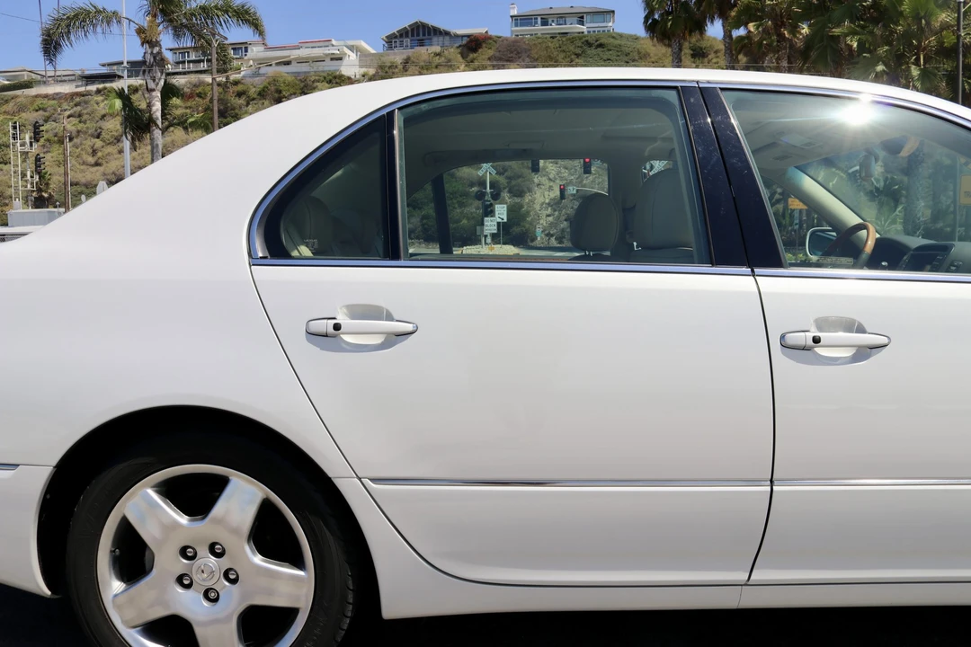2006 Lexus LS 3rd Gen - Image 20 of 31