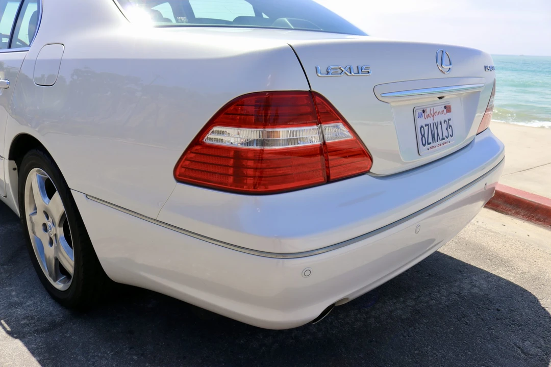 2006 Lexus LS 3rd Gen - Image 24 of 31