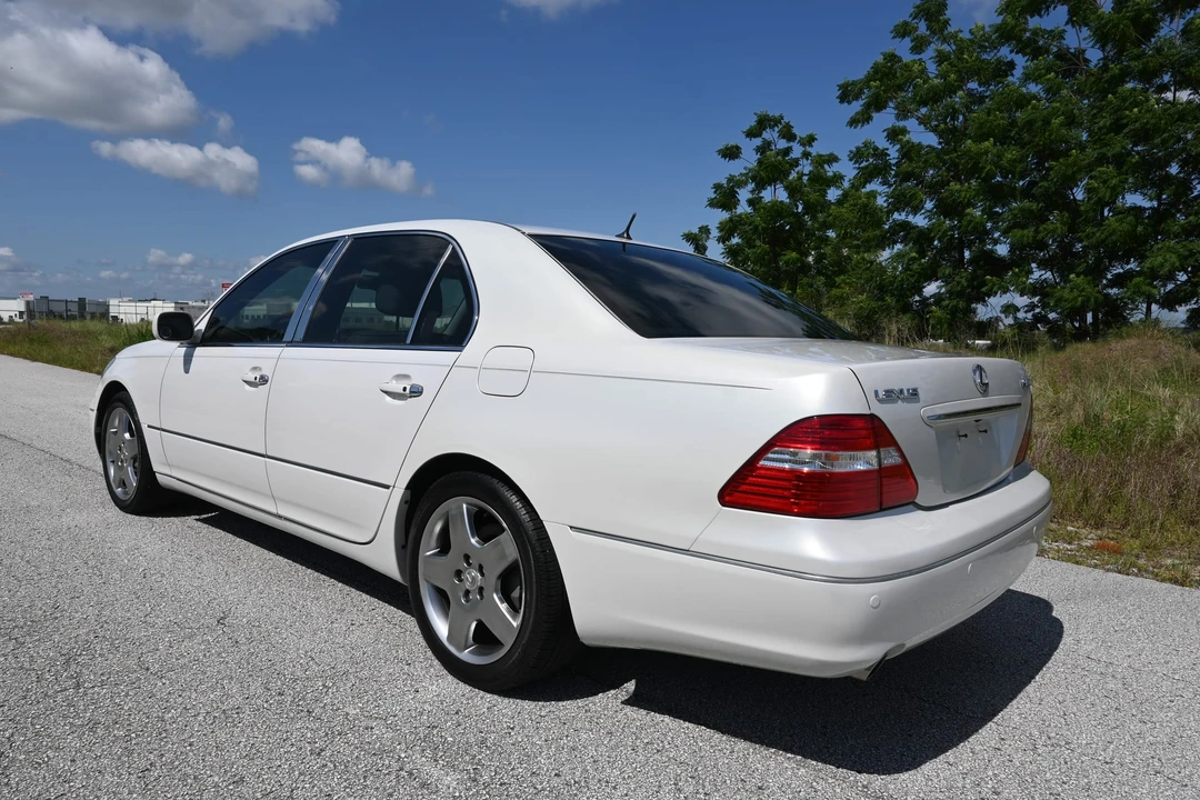 2006 Lexus LS 3rd Gen - Image 17 of 31