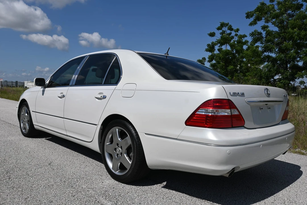 2006 Lexus LS 3rd Gen - Image 16 of 31