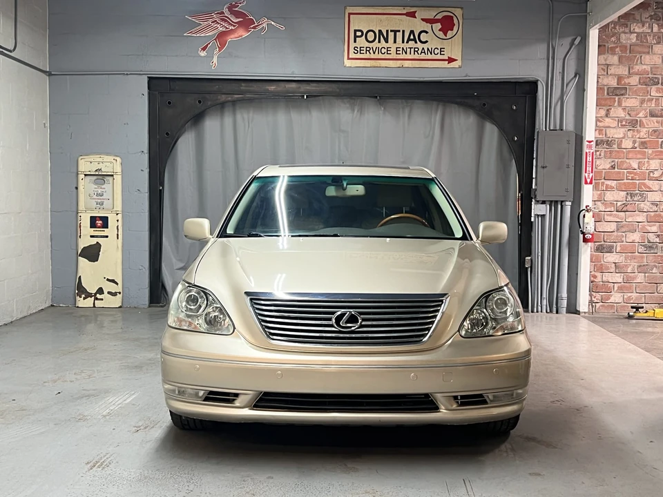 2006 Lexus LS 3rd Gen - Image 14 of 31