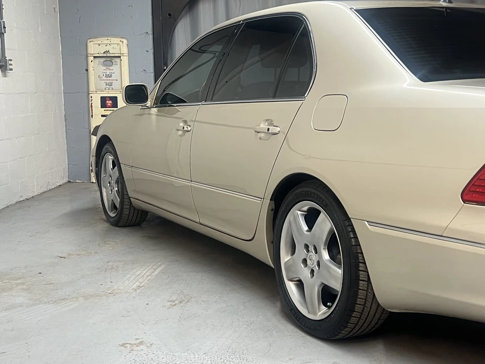 2006 Lexus LS 3rd Gen - Image 19 of 31