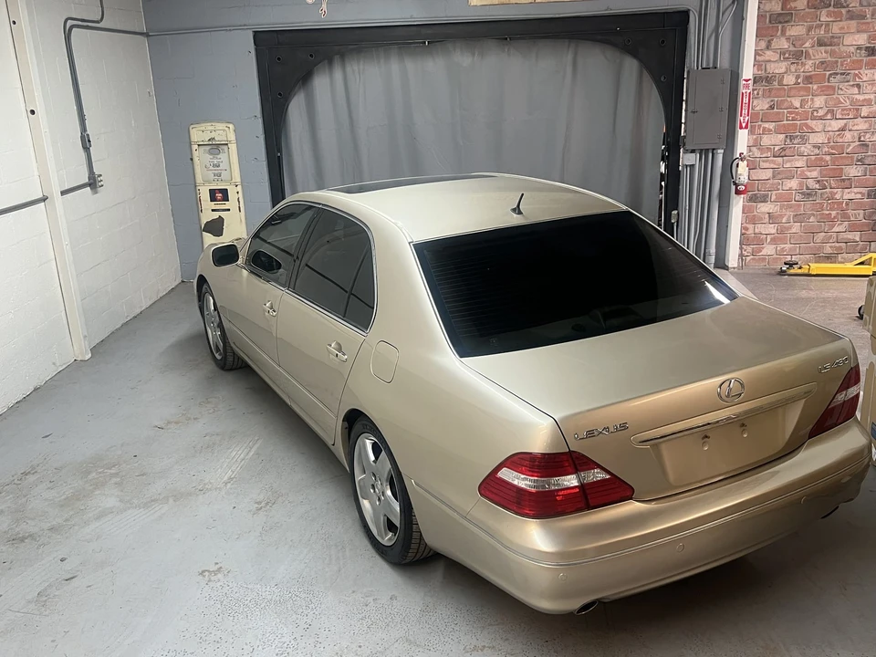 2006 Lexus LS 3rd Gen - Image 5 of 31