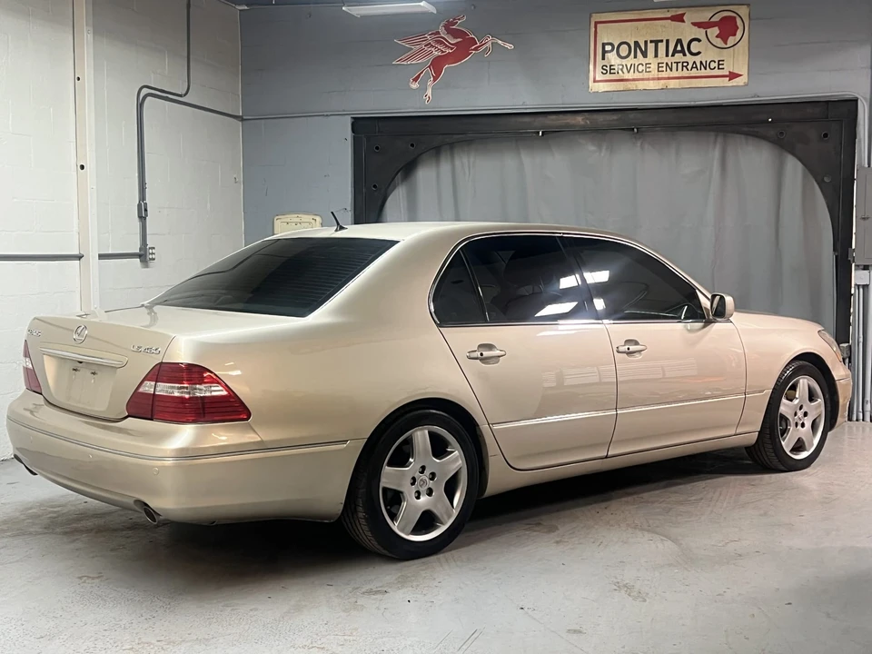 2006 Lexus LS 3rd Gen - Image 10 of 31