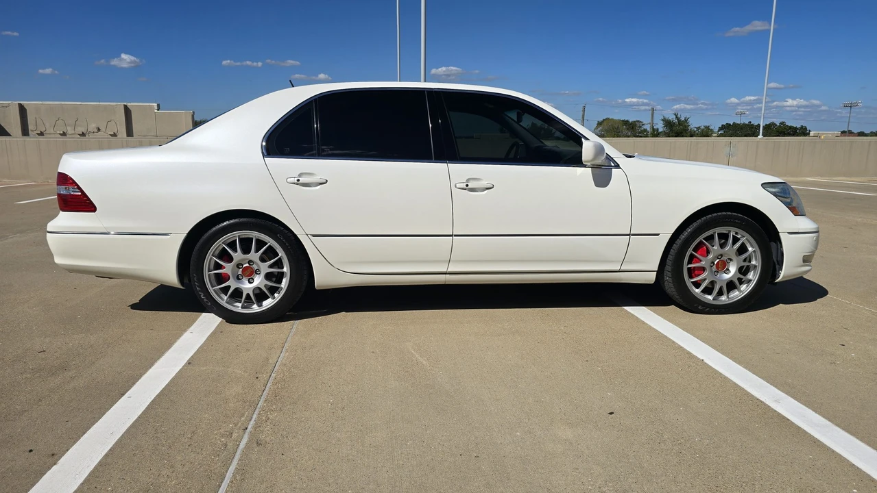 2006 Lexus LS 3rd Gen - Image 16 of 31