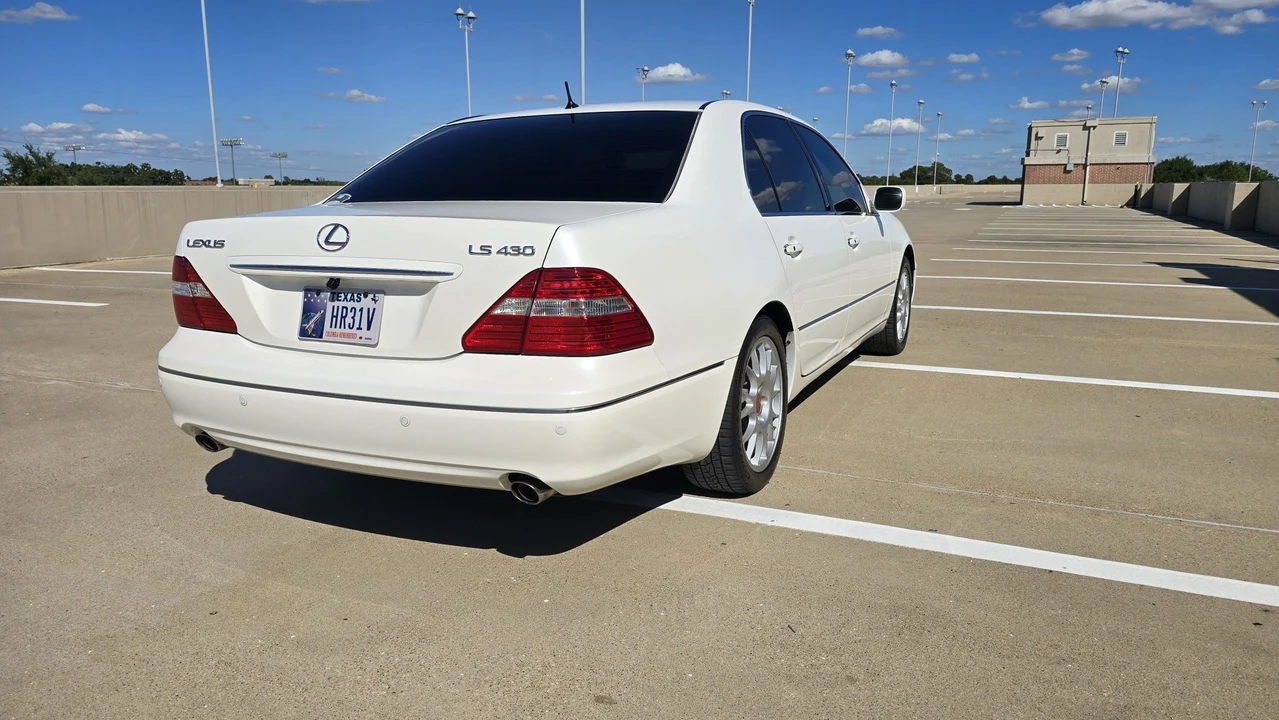 2006 Lexus LS 3rd Gen - Image 18 of 31