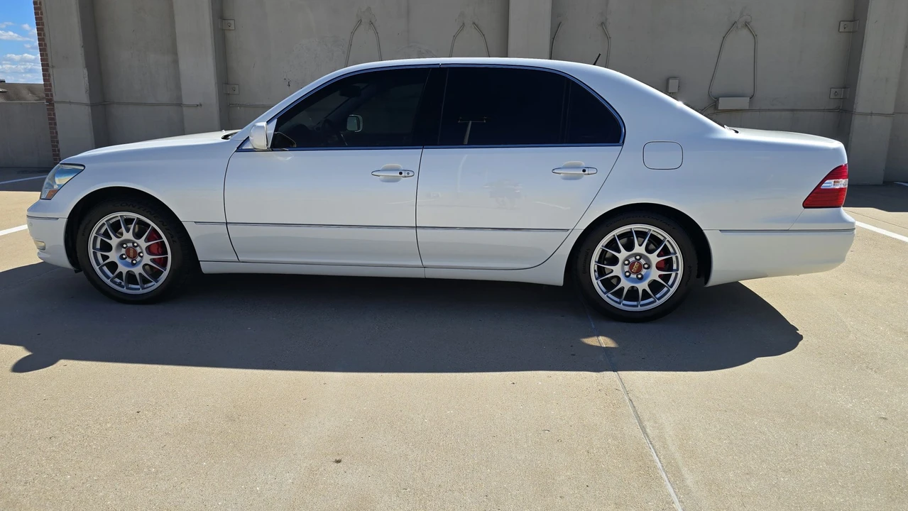 2006 Lexus LS 3rd Gen - Image 22 of 31