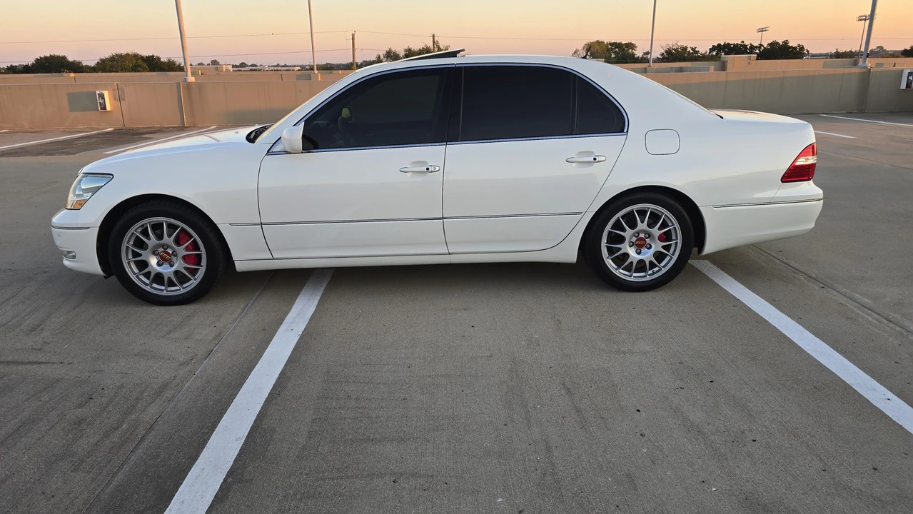 2006 Lexus LS 3rd Gen - Image 11 of 31