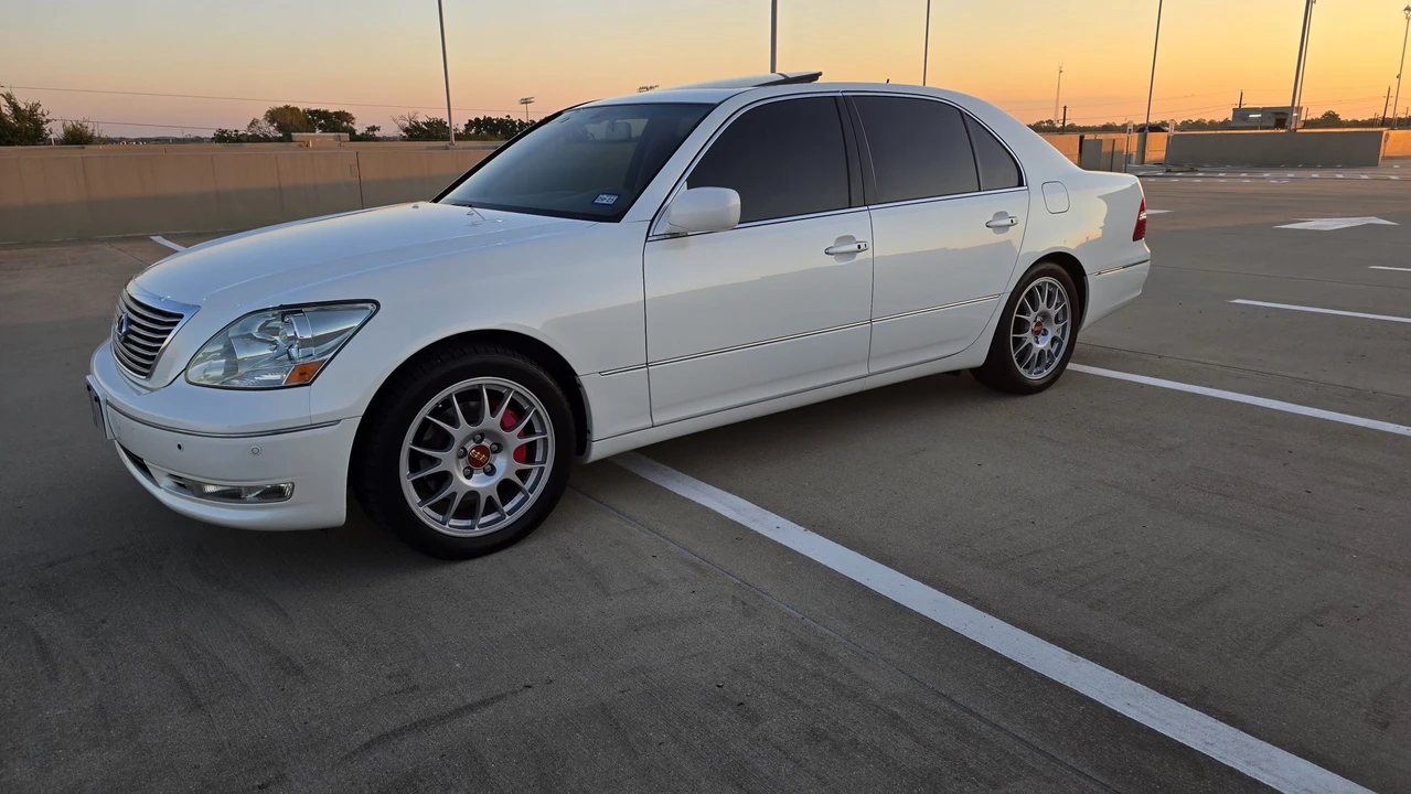 2006 Lexus LS 3rd Gen - Image 2 of 31
