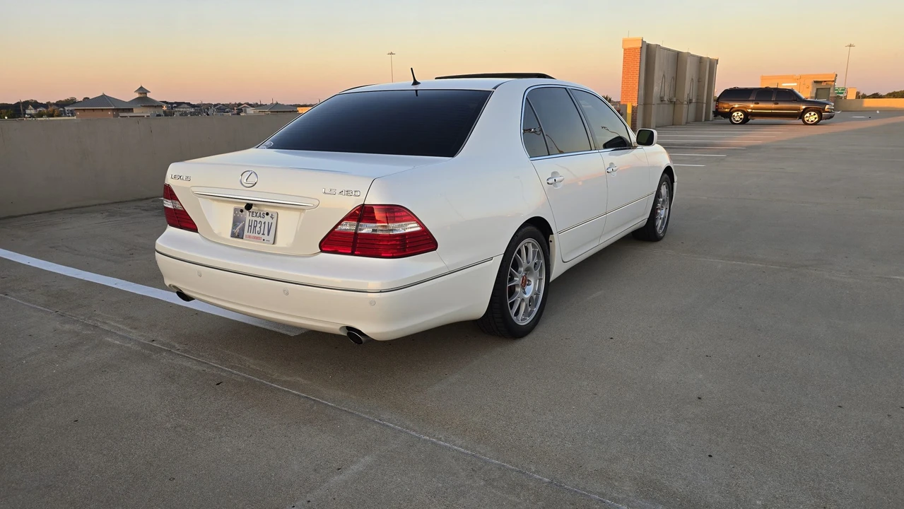 2006 Lexus LS 3rd Gen - Image 9 of 31