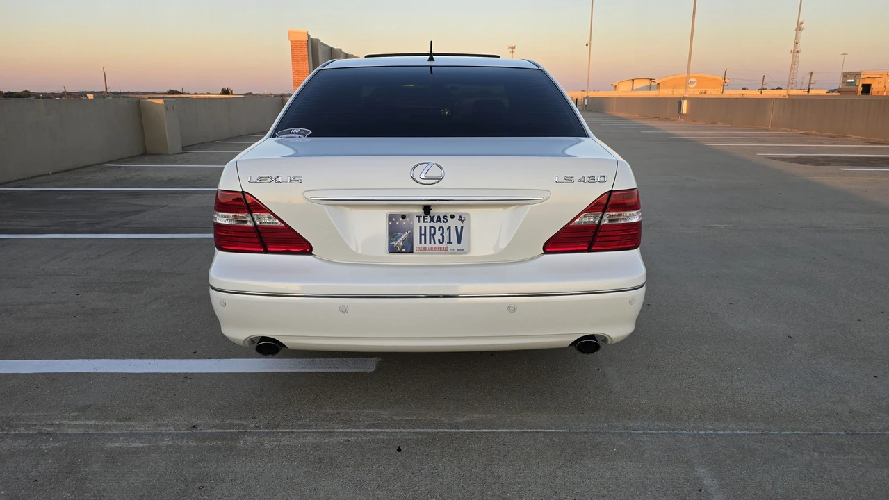 2006 Lexus LS 3rd Gen - Image 10 of 31