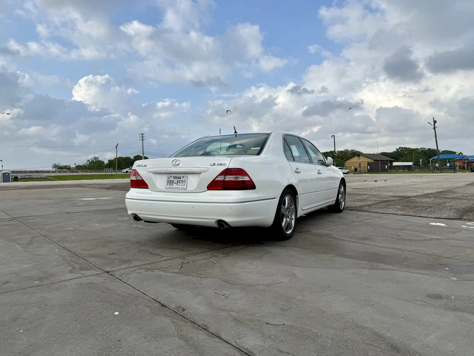 2006 Lexus LS 3rd Gen - Image 11 of 31