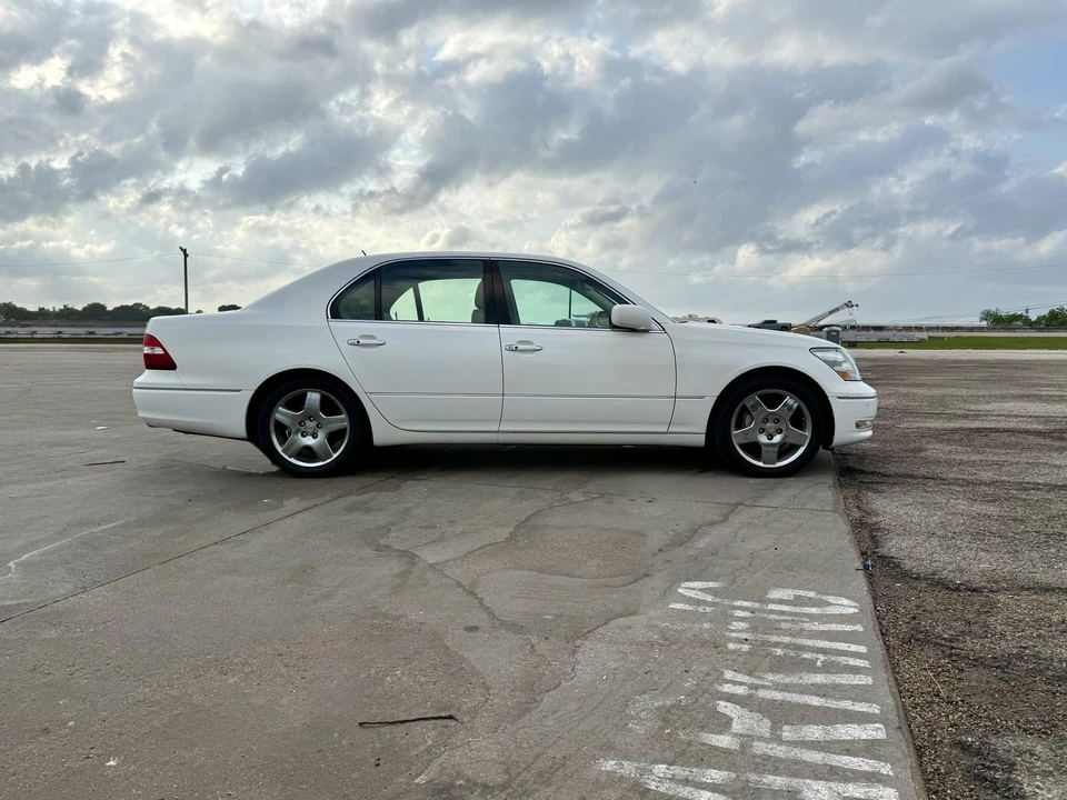 2006 Lexus LS 3rd Gen - Image 10 of 31