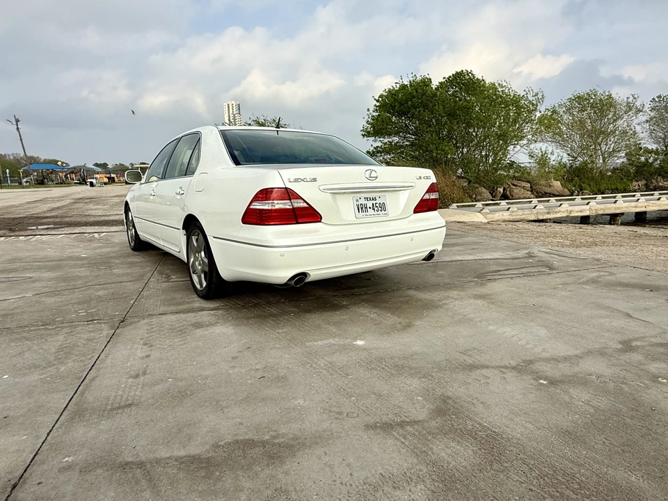 2006 Lexus LS 3rd Gen - Image 15 of 31