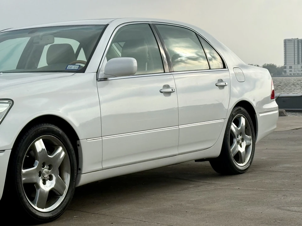 2006 Lexus LS 3rd Gen - Image 21 of 31