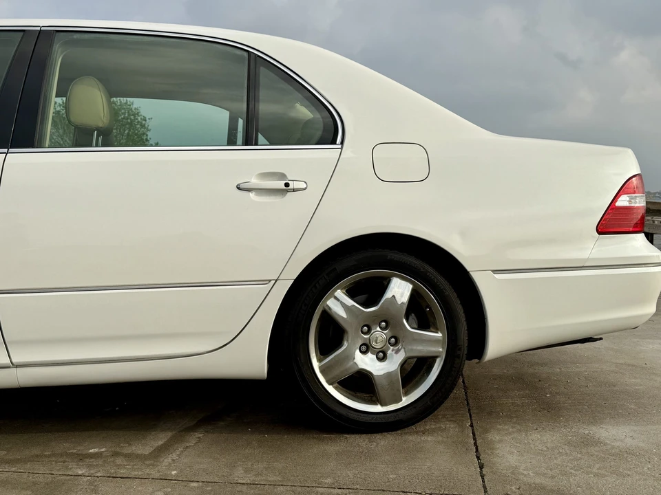 2006 Lexus LS 3rd Gen - Image 18 of 31