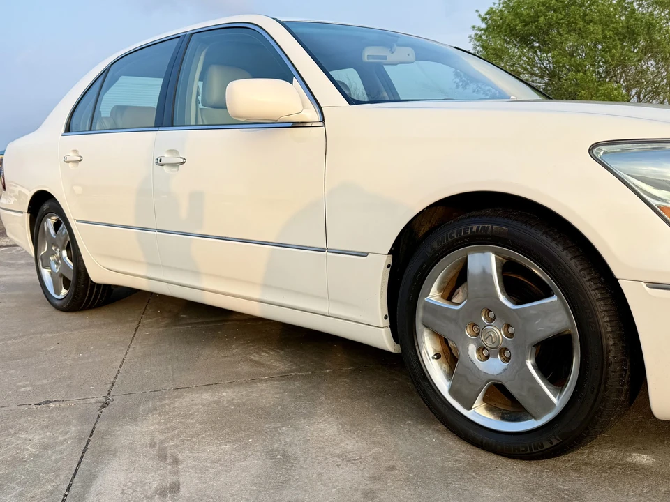 2006 Lexus LS 3rd Gen - Image 24 of 31