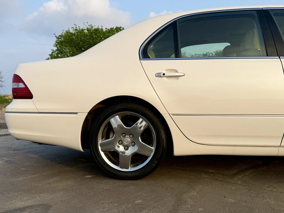 2006 Lexus LS 3rd Gen - Image 13 of 31