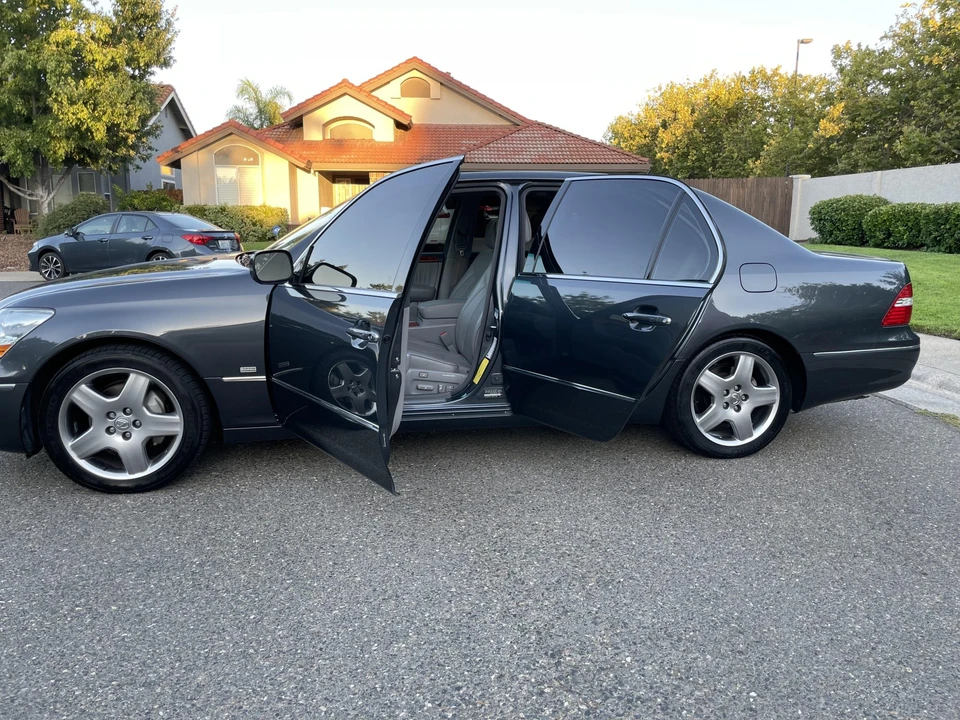 2006 Lexus LS 3rd Gen - Image 19 of 31