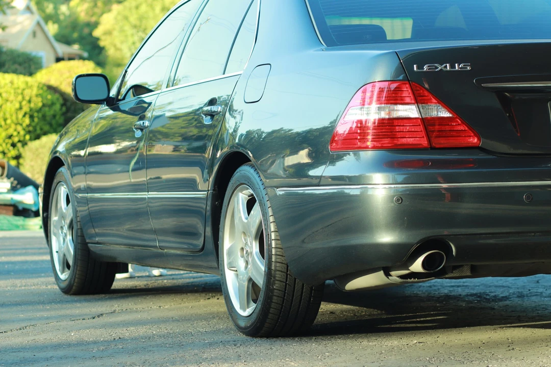 2006 Lexus LS 3rd Gen - Image 23 of 31