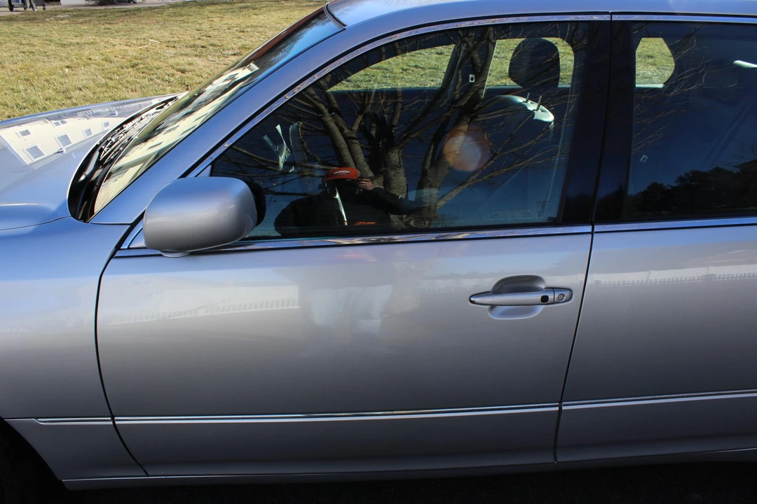 2006 Lexus LS 3rd Gen - Image 16 of 31