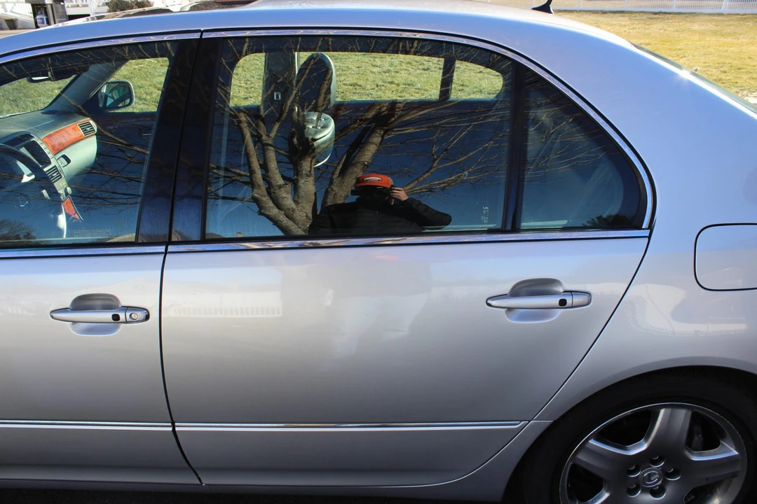 2006 Lexus LS 3rd Gen - Image 18 of 31